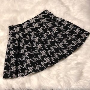 Skirt black and white pattern